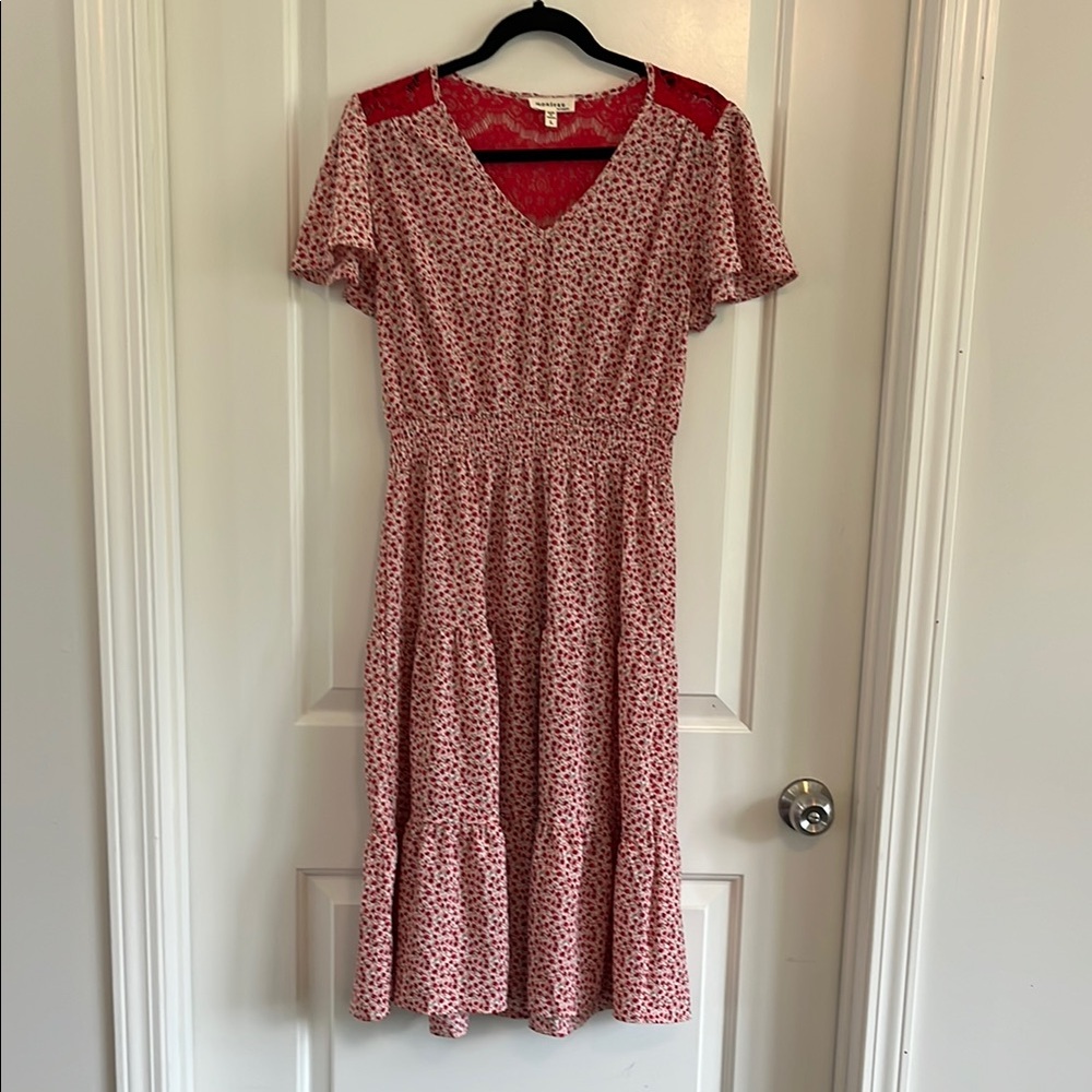 Monteau floral lace back ruffled tier dress size large
